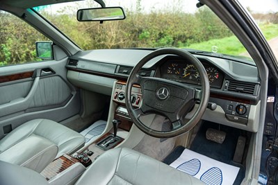 Lot 64 - 1996 Mercedes E220 Coupe