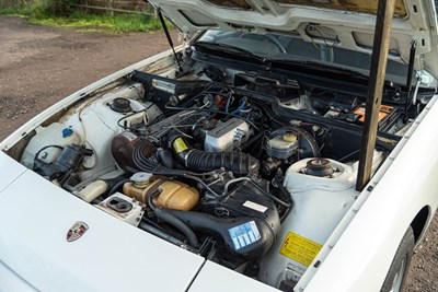 Lot 70 - 1984 Porsche 924 LUX