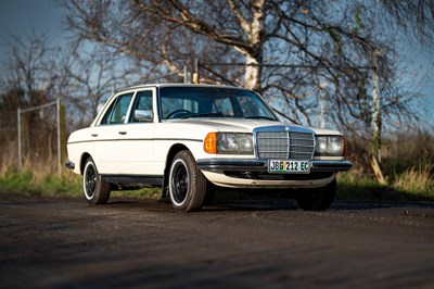 Lot 36 - 1977 Mercedes 280E