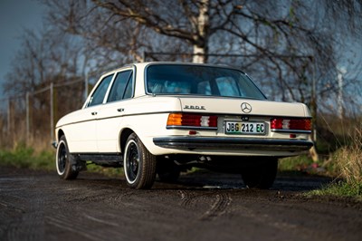 Lot 36 - 1977 Mercedes 280E