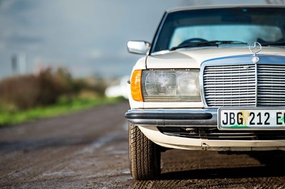 Lot 36 - 1977 Mercedes 280E