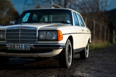 Lot 36 - 1977 Mercedes 280E