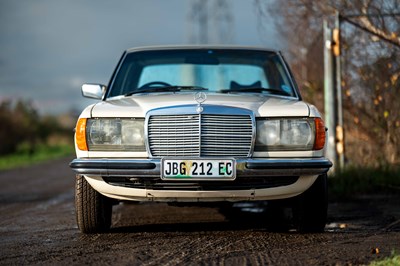 Lot 36 - 1977 Mercedes 280E