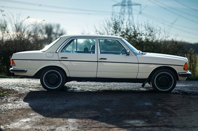 Lot 36 - 1977 Mercedes 280E