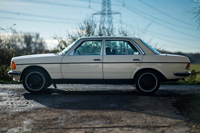 Lot 36 - 1977 Mercedes 280E