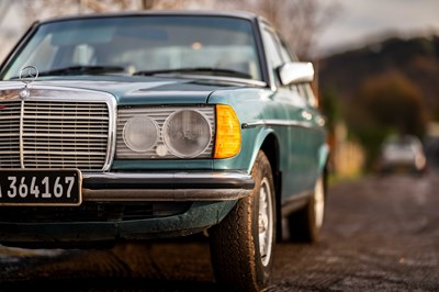 Lot 48 - 1983 Mercedes 200