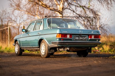 Lot 48 - 1983 Mercedes 200