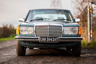 Lot 48 - 1983 Mercedes 200