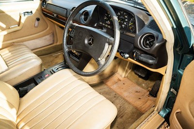 Lot 48 - 1983 Mercedes 200