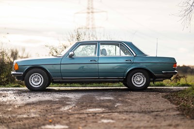 Lot 48 - 1983 Mercedes 200