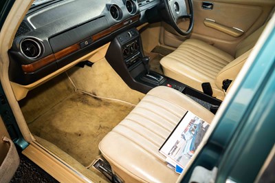 Lot 48 - 1983 Mercedes 200