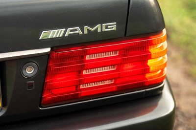 Lot 14 - 1995 Mercedes SL500
