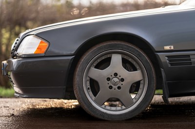 Lot 14 - 1995 Mercedes SL500