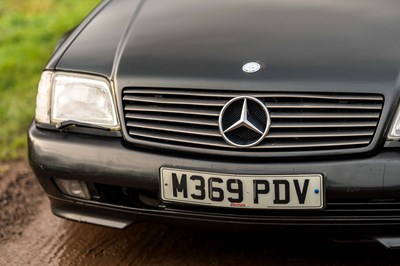 Lot 14 - 1995 Mercedes SL500