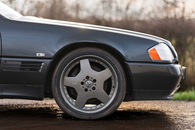 Lot 14 - 1995 Mercedes SL500