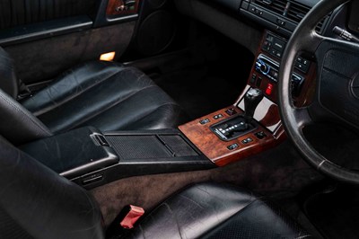 Lot 14 - 1995 Mercedes SL500