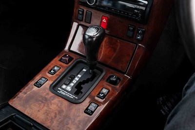 Lot 14 - 1995 Mercedes SL500