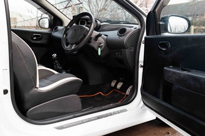 Lot 38 - 2011 Renault Twingo RS133