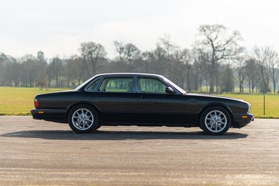 Lot 100 - 2001 Jaguar XJ8