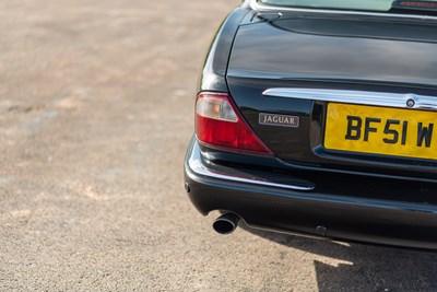 Lot 100 - 2001 Jaguar XJ8
