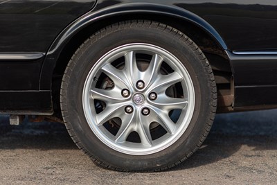 Lot 100 - 2001 Jaguar XJ8