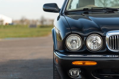 Lot 100 - 2001 Jaguar XJ8