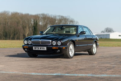 Lot 100 - 2001 Jaguar XJ8