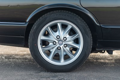 Lot 100 - 2001 Jaguar XJ8