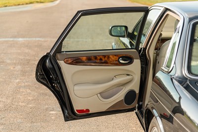 Lot 100 - 2001 Jaguar XJ8