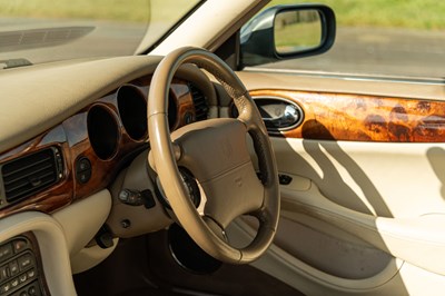 Lot 100 - 2001 Jaguar XJ8
