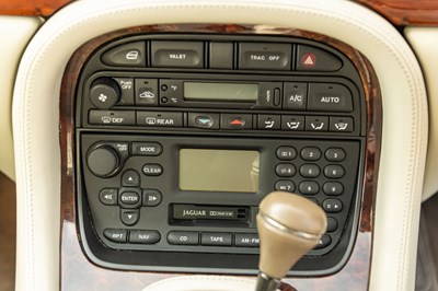 Lot 100 - 2001 Jaguar XJ8