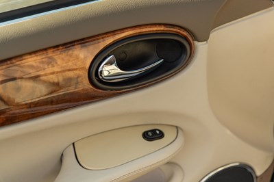 Lot 100 - 2001 Jaguar XJ8