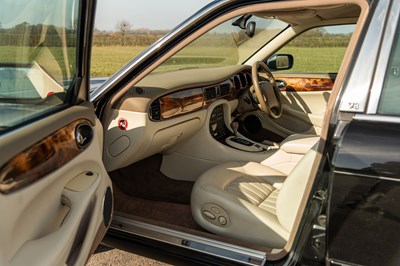 Lot 100 - 2001 Jaguar XJ8
