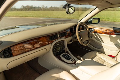 Lot 100 - 2001 Jaguar XJ8