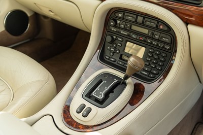 Lot 100 - 2001 Jaguar XJ8