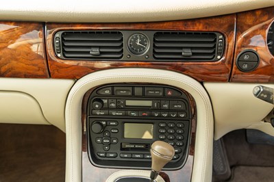 Lot 100 - 2001 Jaguar XJ8