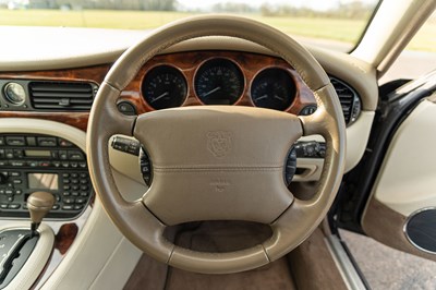 Lot 100 - 2001 Jaguar XJ8