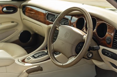 Lot 100 - 2001 Jaguar XJ8