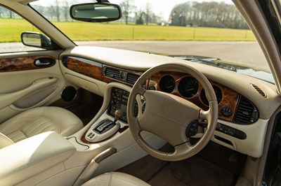 Lot 100 - 2001 Jaguar XJ8
