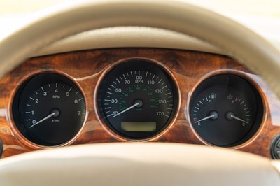 Lot 100 - 2001 Jaguar XJ8