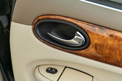 Lot 100 - 2001 Jaguar XJ8