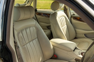 Lot 100 - 2001 Jaguar XJ8