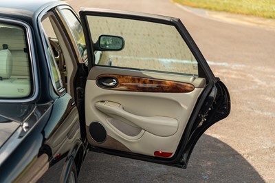 Lot 100 - 2001 Jaguar XJ8
