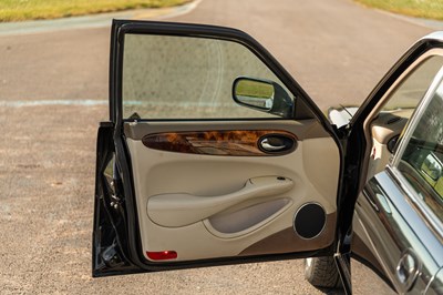 Lot 100 - 2001 Jaguar XJ8