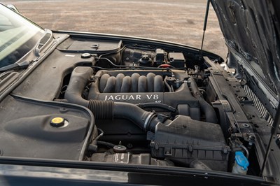Lot 100 - 2001 Jaguar XJ8