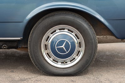 Lot 82 - 1983 Mercedes 280CE