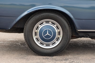 Lot 82 - 1983 Mercedes 280CE