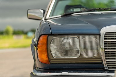 Lot 82 - 1983 Mercedes 280CE