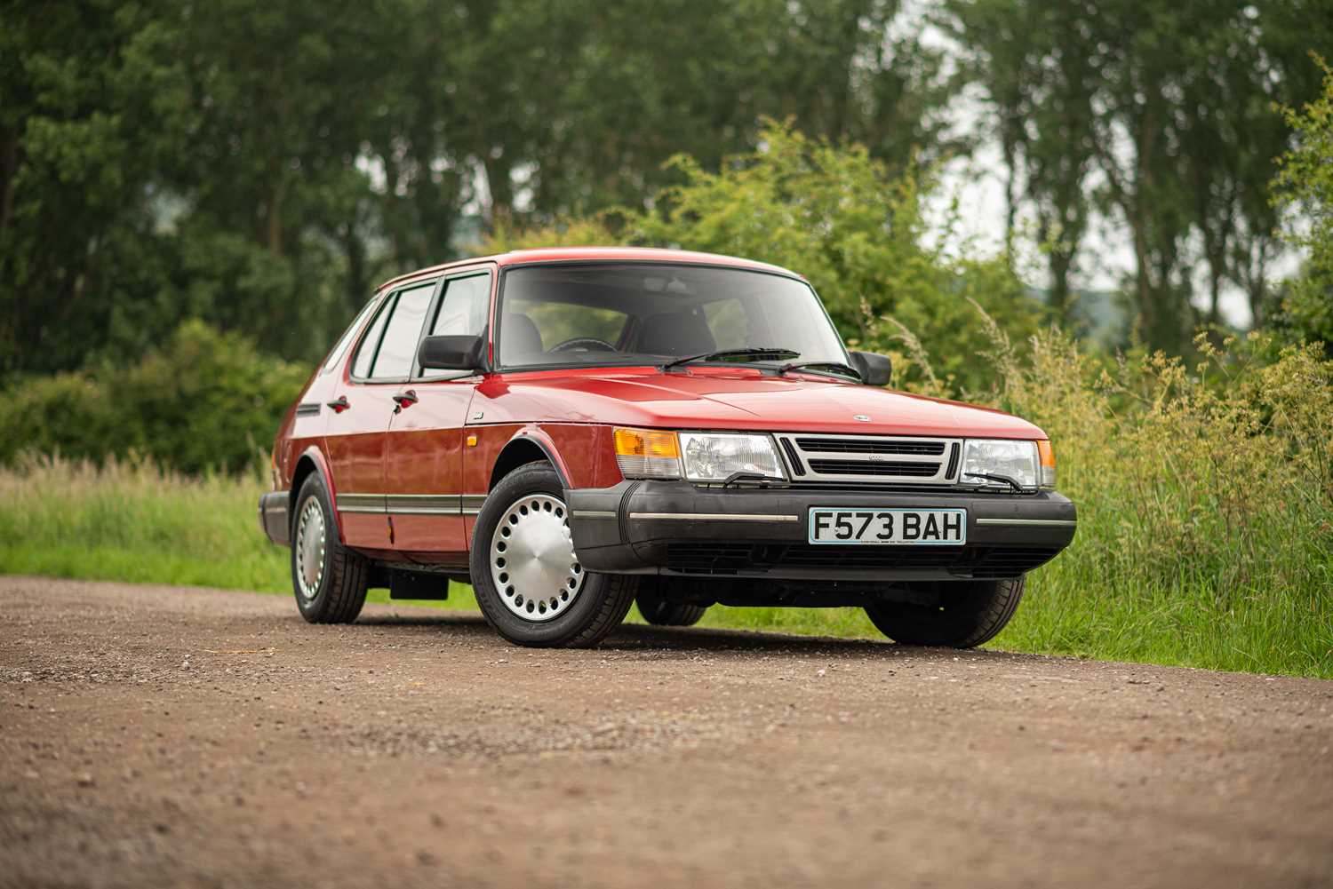 Lot 1989 Saab 900i