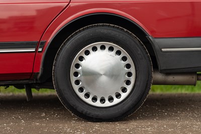 Lot 1989 Saab 900i